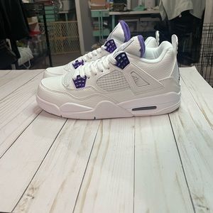 Jordan retro 4 purple metallic size 9.5